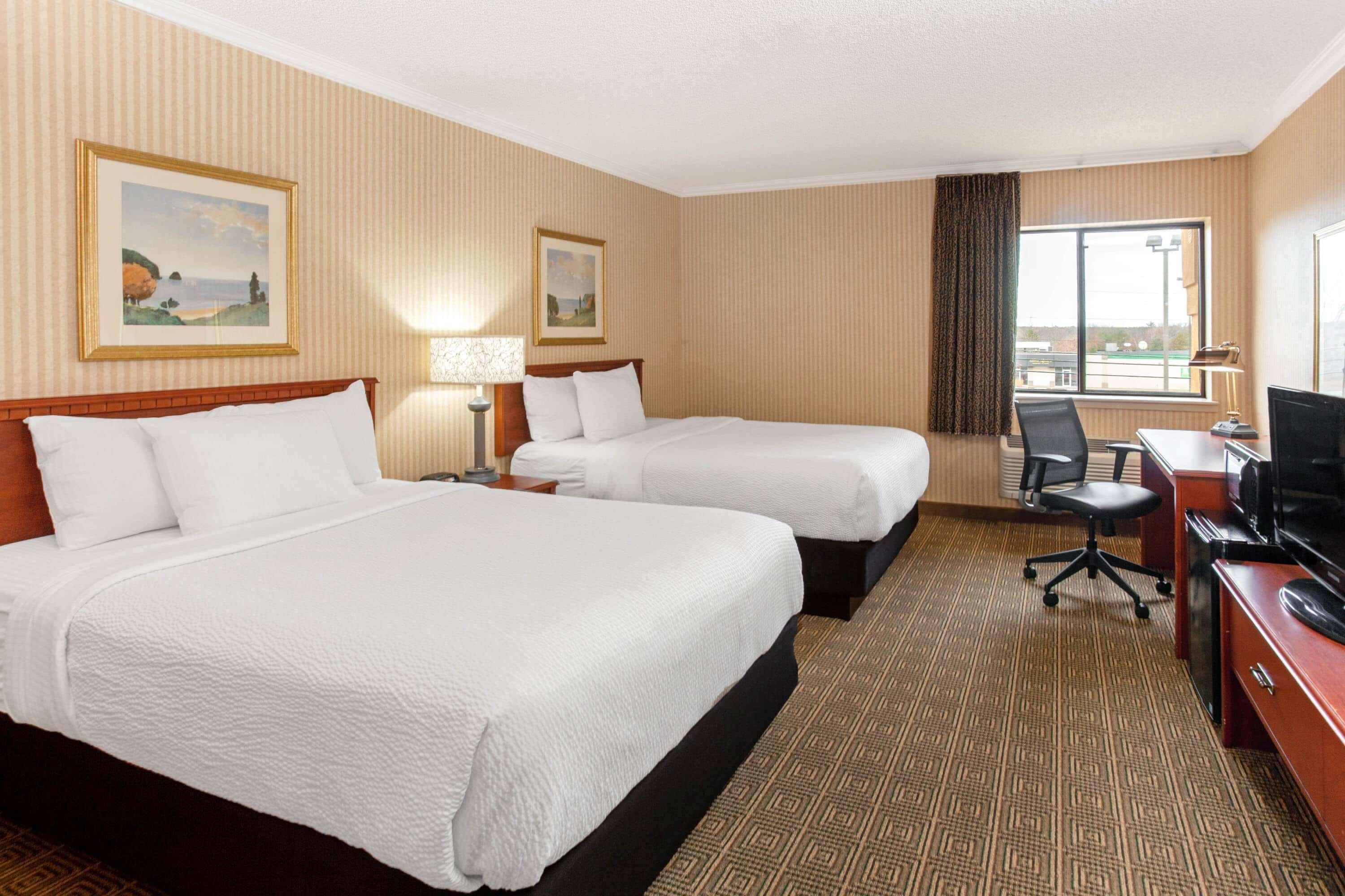 La Quinta By Wyndham Stevens Point Hotel Exterior photo
