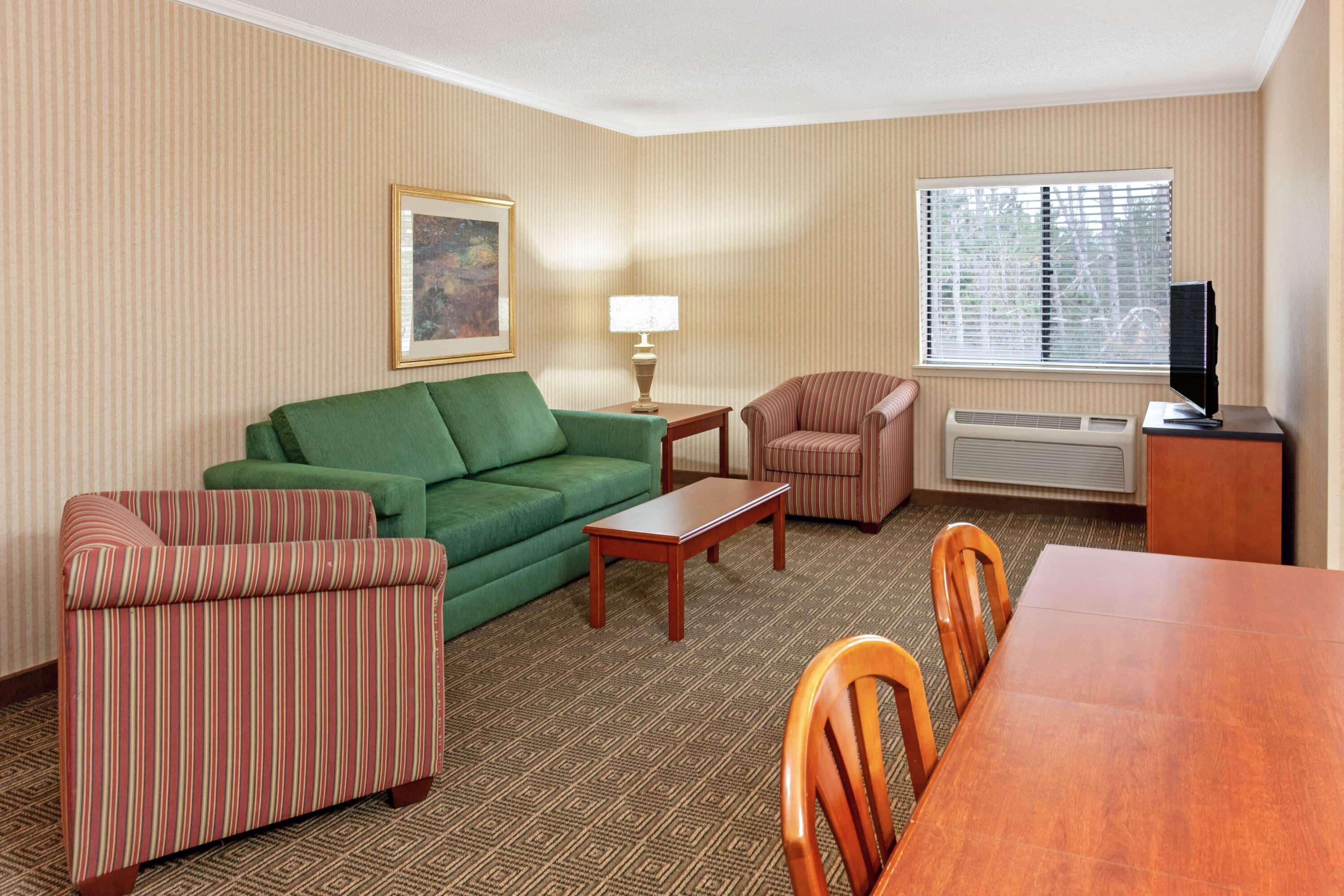La Quinta By Wyndham Stevens Point Hotel Exterior photo