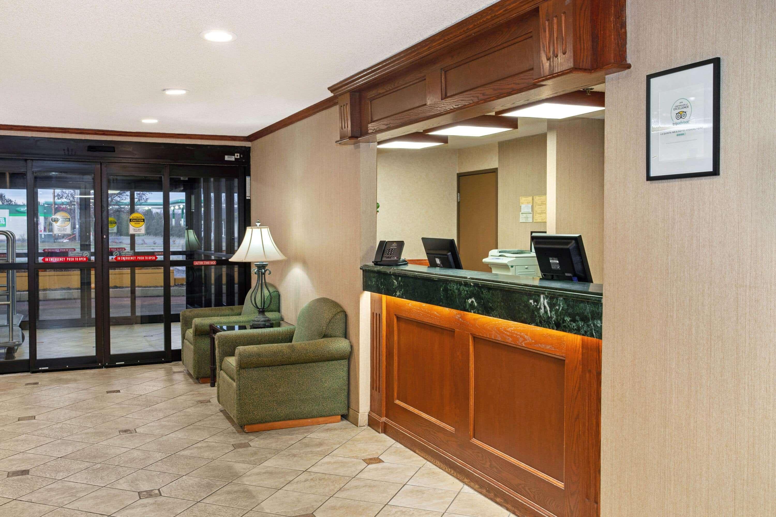 La Quinta By Wyndham Stevens Point Hotel Exterior photo